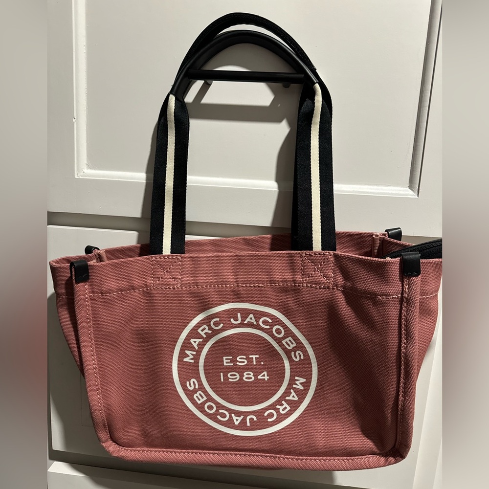 Marc Jacobs Salmon pink tote bag. Used once but in great condition.